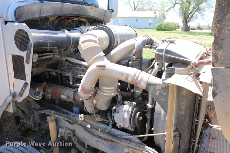 image for item DD4193 1999 Kenworth T800B grain truck