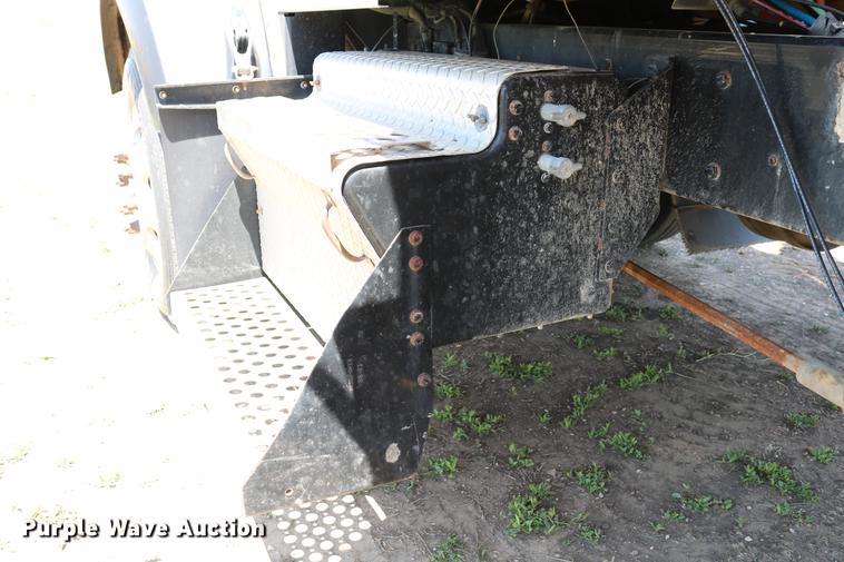 image for item DD4193 1999 Kenworth T800B grain truck