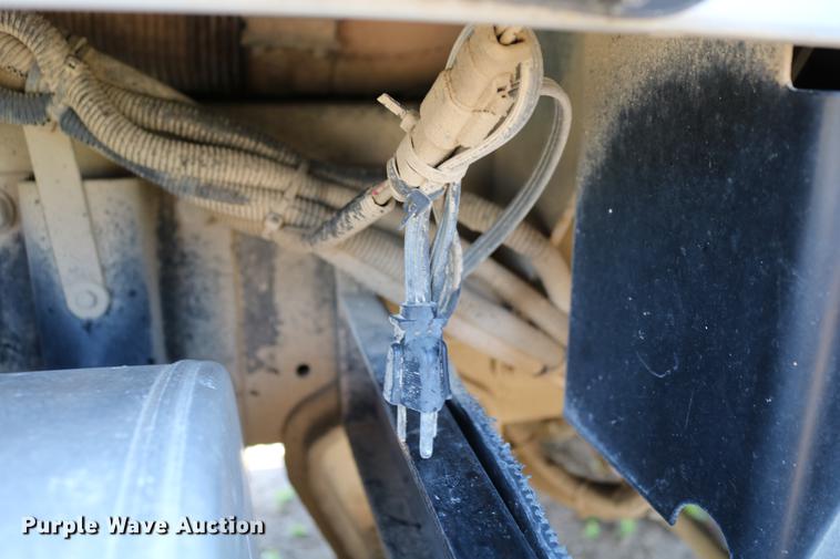 image for item DD4193 1999 Kenworth T800B grain truck