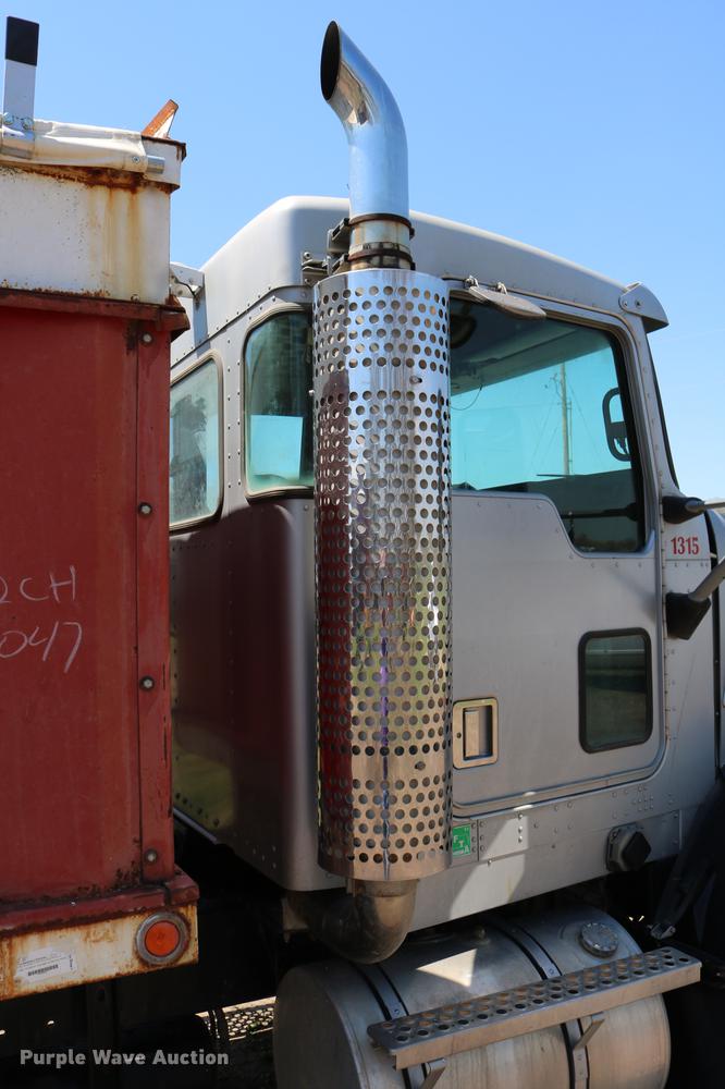 image for item DD4193 1999 Kenworth T800B grain truck