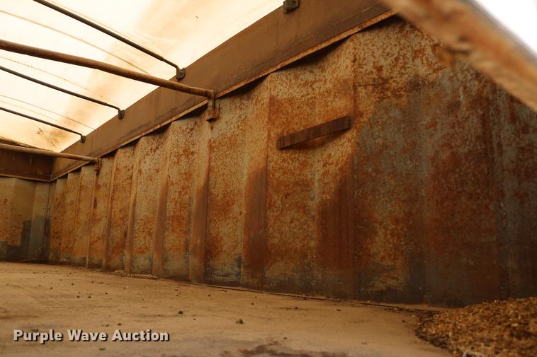 image for item DD4193 1999 Kenworth T800B grain truck