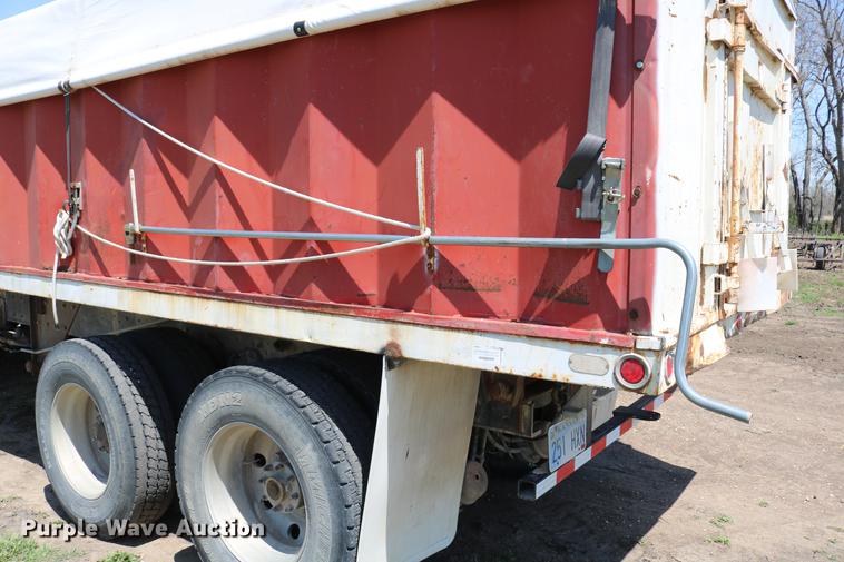 image for item DD4193 1999 Kenworth T800B grain truck