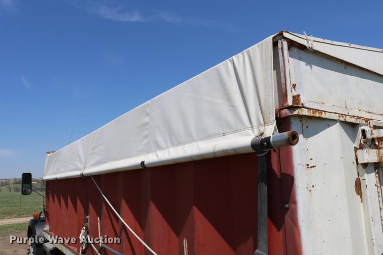 image for item DD4193 1999 Kenworth T800B grain truck