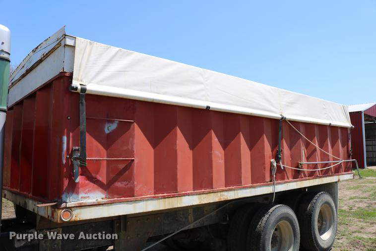 image for item DD4193 1999 Kenworth T800B grain truck