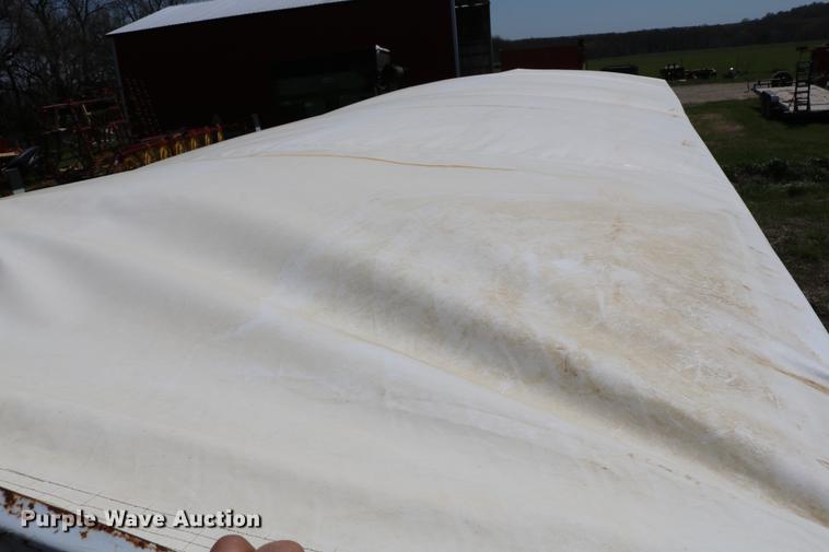 image for item DD4193 1999 Kenworth T800B grain truck