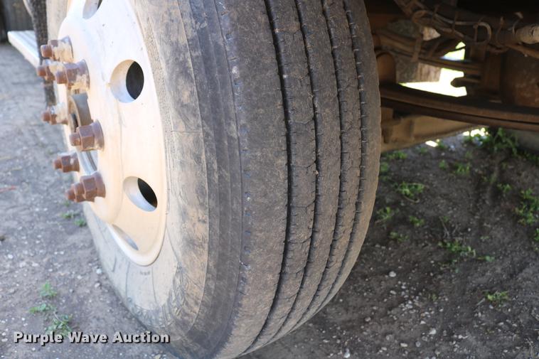 image for item DD4193 1999 Kenworth T800B grain truck