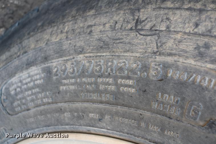 image for item DD4193 1999 Kenworth T800B grain truck