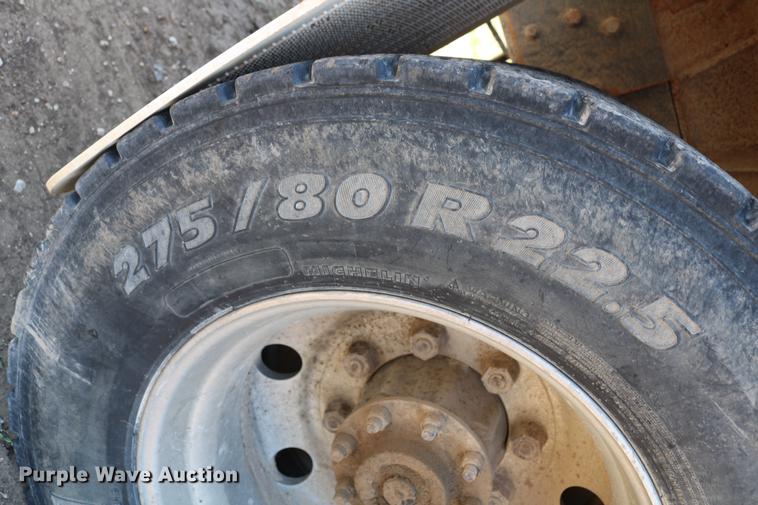 image for item DD4193 1999 Kenworth T800B grain truck