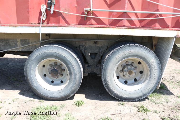 image for item DD4193 1999 Kenworth T800B grain truck