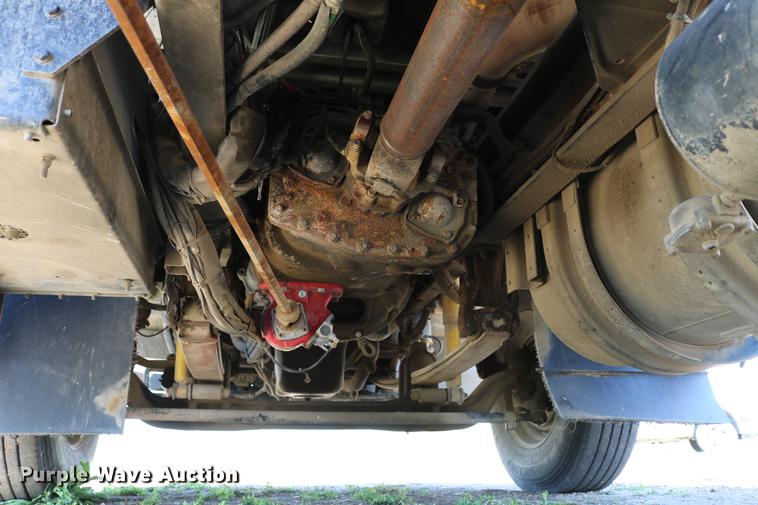 image for item DD4193 1999 Kenworth T800B grain truck