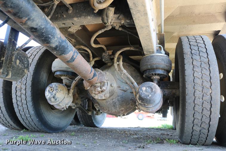 image for item DD4193 1999 Kenworth T800B grain truck