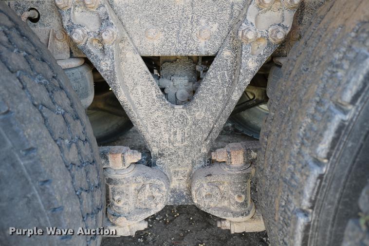 image for item DD4193 1999 Kenworth T800B grain truck