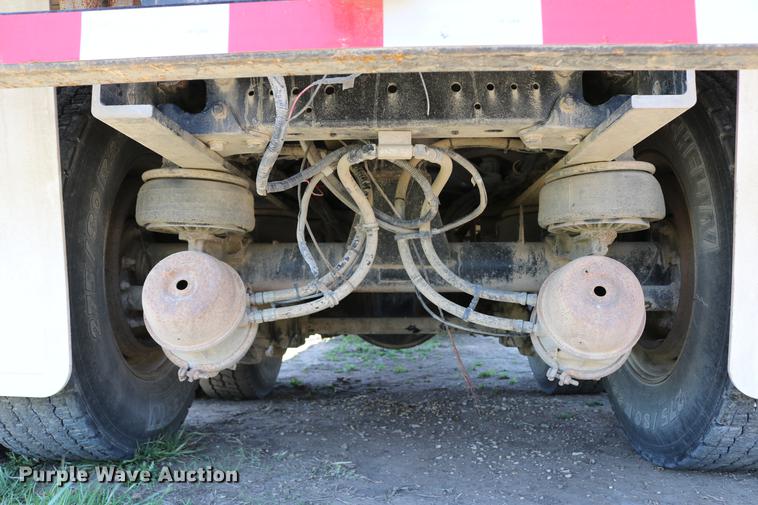 image for item DD4193 1999 Kenworth T800B grain truck