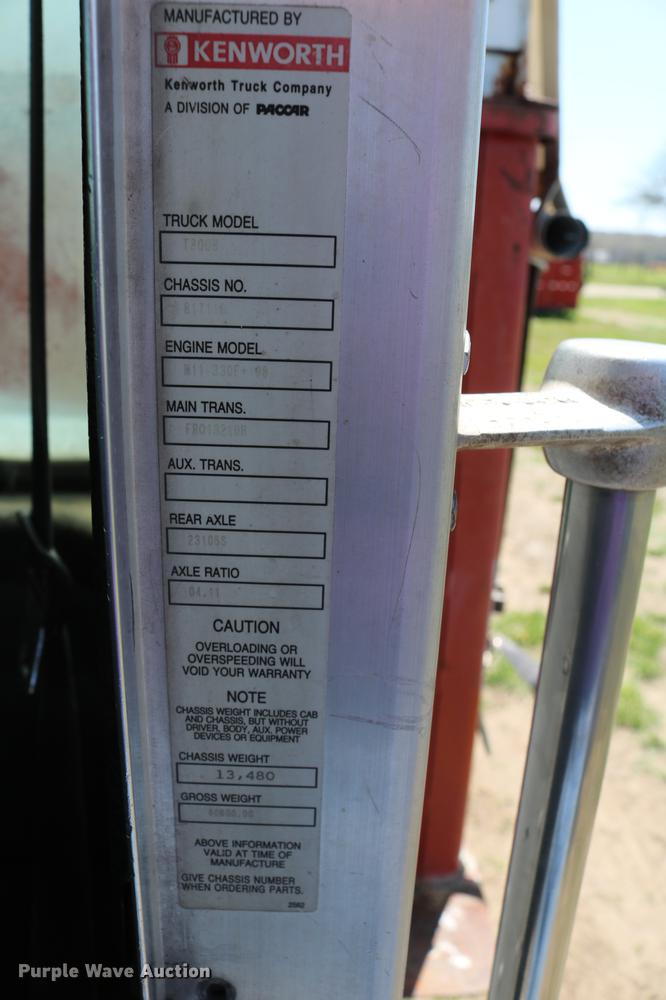 image for item DD4193 1999 Kenworth T800B grain truck