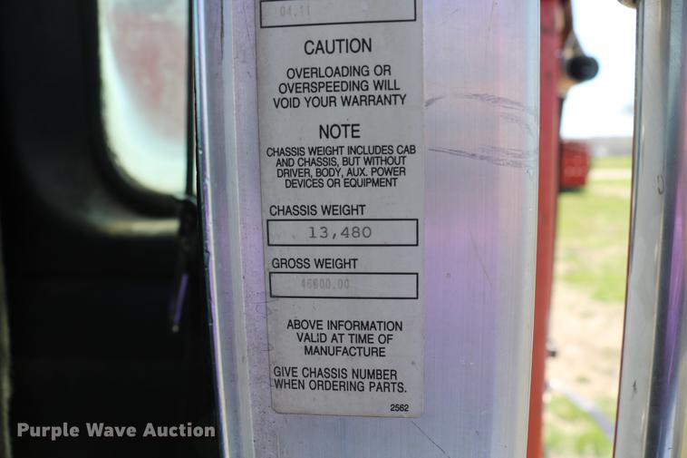 image for item DD4193 1999 Kenworth T800B grain truck