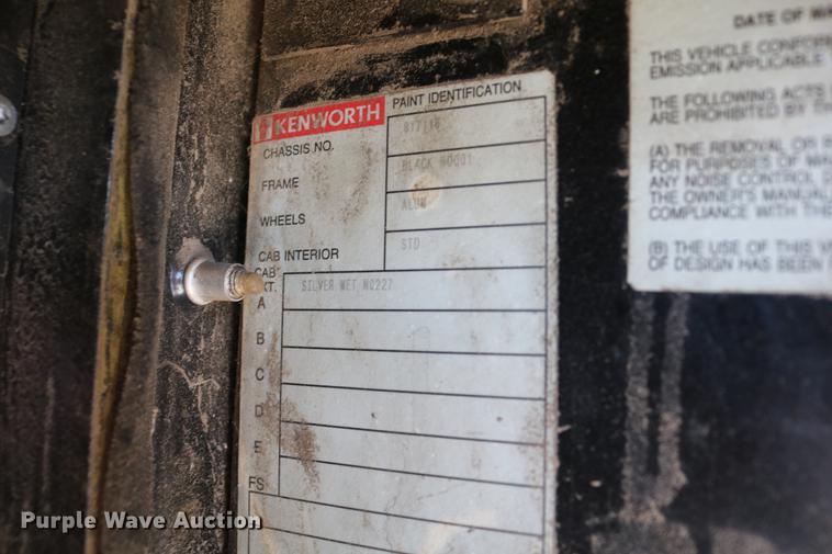 image for item DD4193 1999 Kenworth T800B grain truck