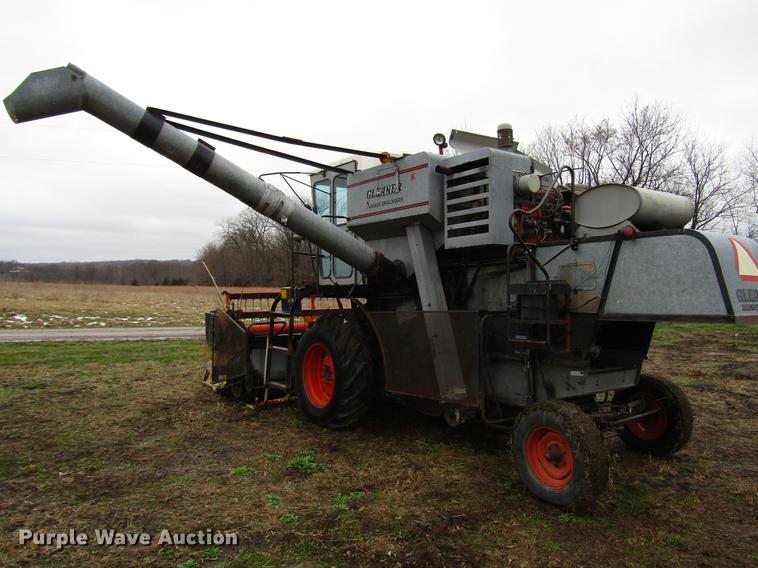 image for item DD7423 Allis Chalmers Gleaner K combine
