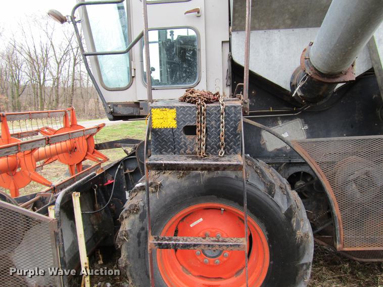 image for item DD7423 Allis Chalmers Gleaner K combine