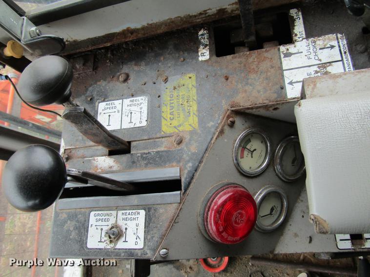 image for item DD7423 Allis Chalmers Gleaner K combine