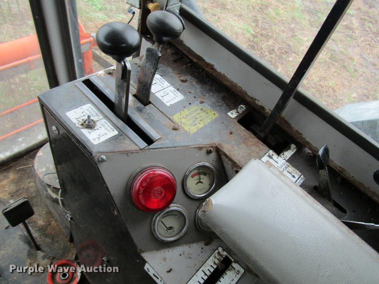 image for item DD7423 Allis Chalmers Gleaner K combine