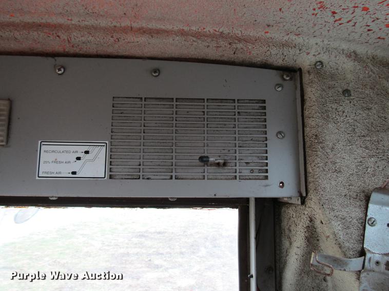 image for item DD7423 Allis Chalmers Gleaner K combine