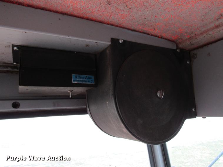 image for item DD7423 Allis Chalmers Gleaner K combine