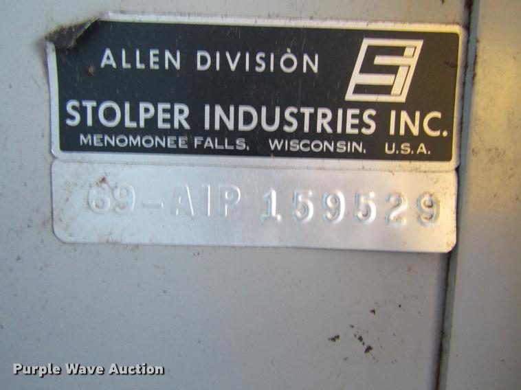 image for item DD7423 Allis Chalmers Gleaner K combine