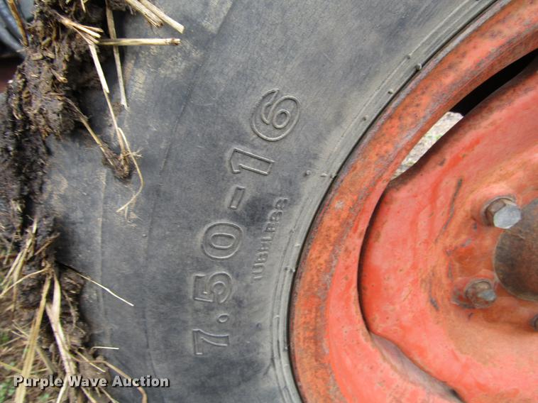 image for item DD7423 Allis Chalmers Gleaner K combine
