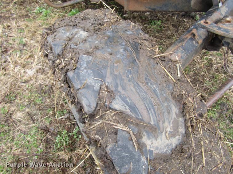 image for item DD7423 Allis Chalmers Gleaner K combine