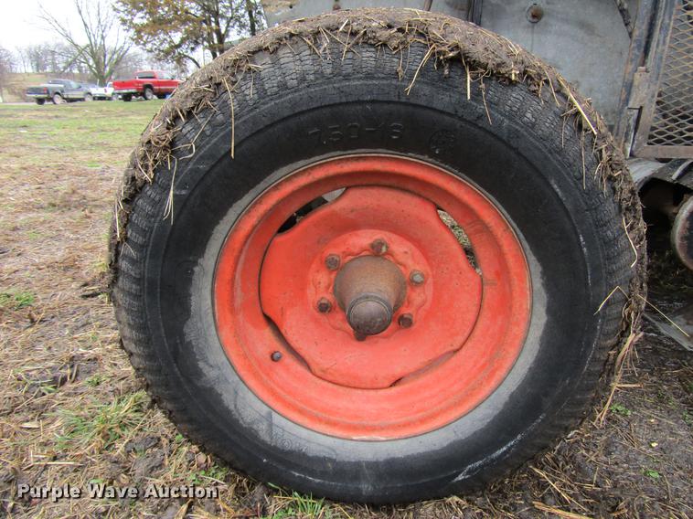 image for item DD7423 Allis Chalmers Gleaner K combine