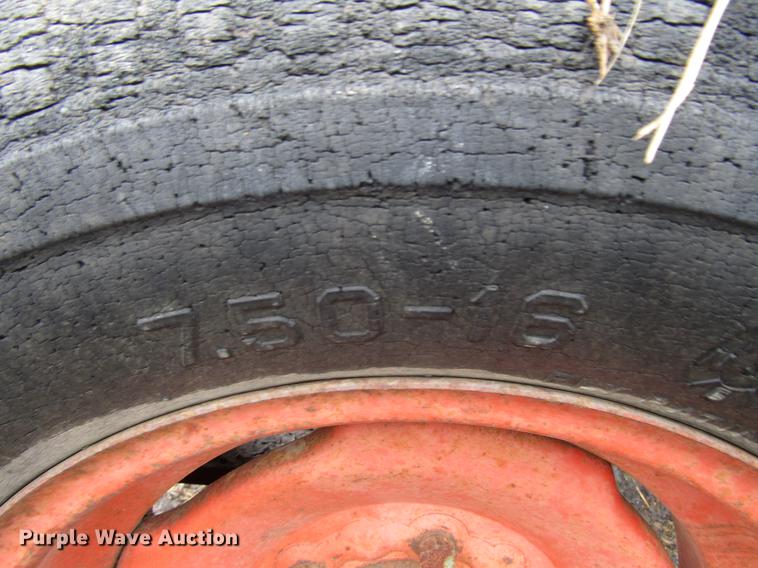 image for item DD7423 Allis Chalmers Gleaner K combine