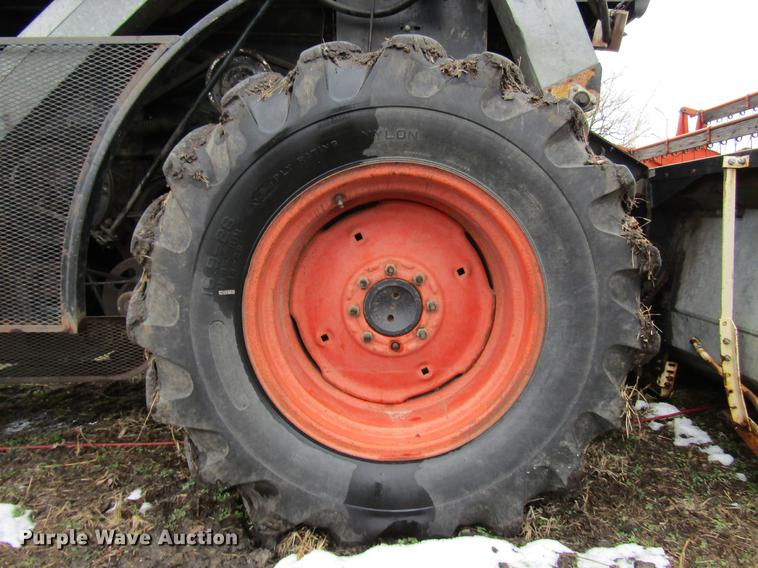 image for item DD7423 Allis Chalmers Gleaner K combine