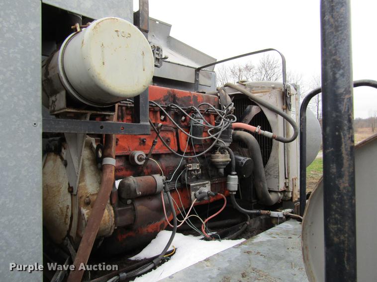 image for item DD7423 Allis Chalmers Gleaner K combine