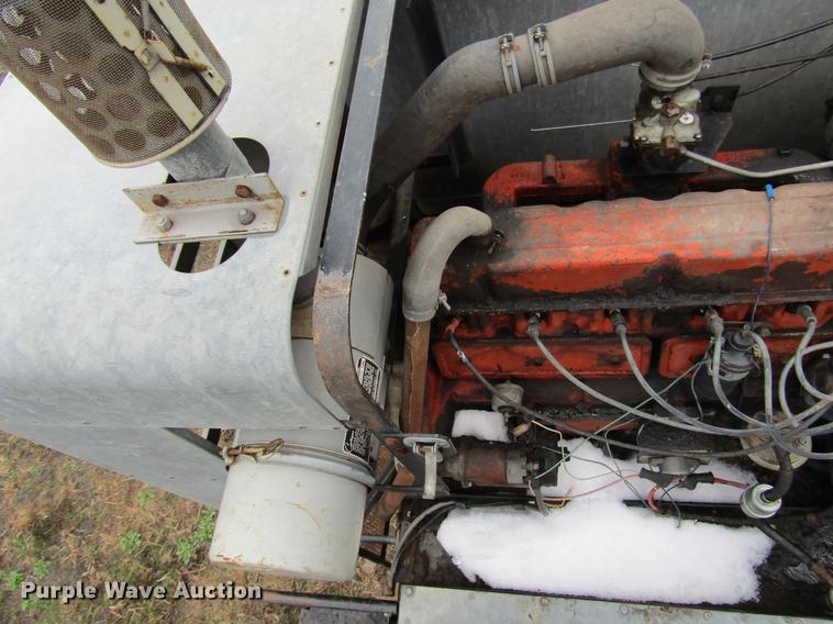 image for item DD7423 Allis Chalmers Gleaner K combine