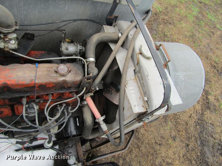 image for item DD7423 Allis Chalmers Gleaner K combine
