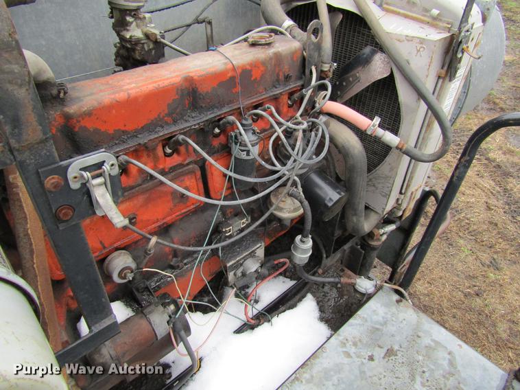 image for item DD7423 Allis Chalmers Gleaner K combine