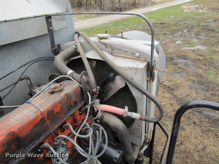 image for item DD7423 Allis Chalmers Gleaner K combine