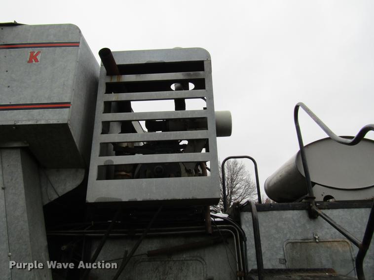 image for item DD7423 Allis Chalmers Gleaner K combine