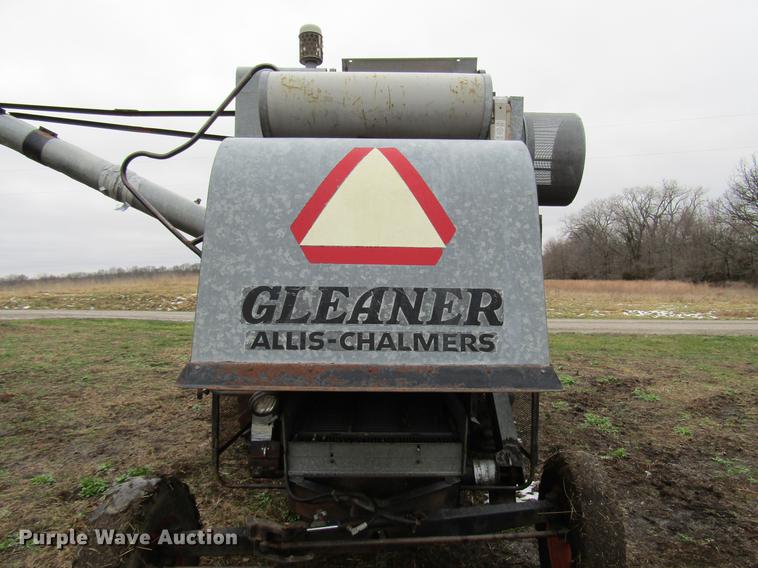 image for item DD7423 Allis Chalmers Gleaner K combine