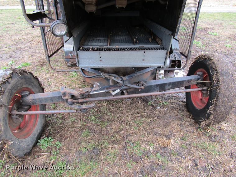 image for item DD7423 Allis Chalmers Gleaner K combine