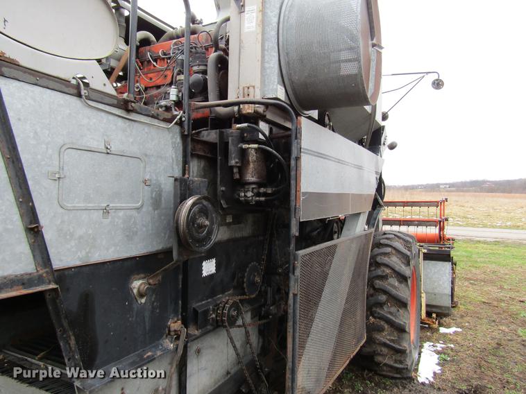 image for item DD7423 Allis Chalmers Gleaner K combine