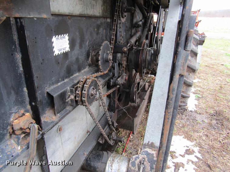 image for item DD7423 Allis Chalmers Gleaner K combine