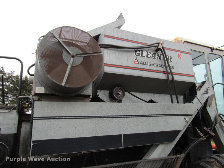 image for item DD7423 Allis Chalmers Gleaner K combine