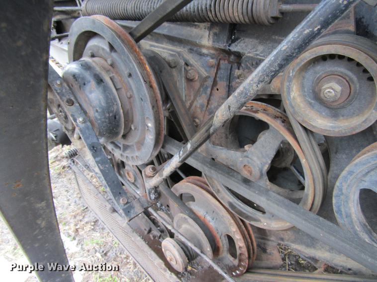 image for item DD7423 Allis Chalmers Gleaner K combine