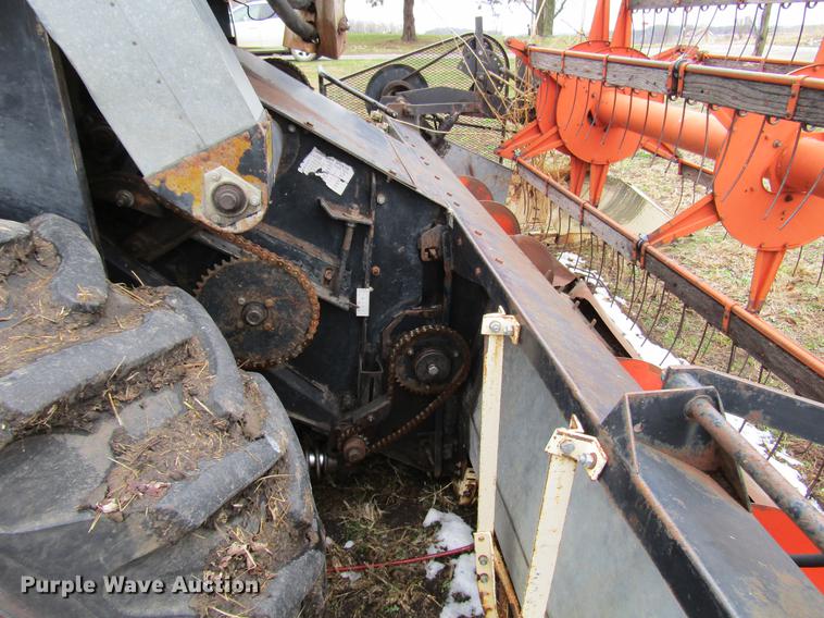 image for item DD7423 Allis Chalmers Gleaner K combine