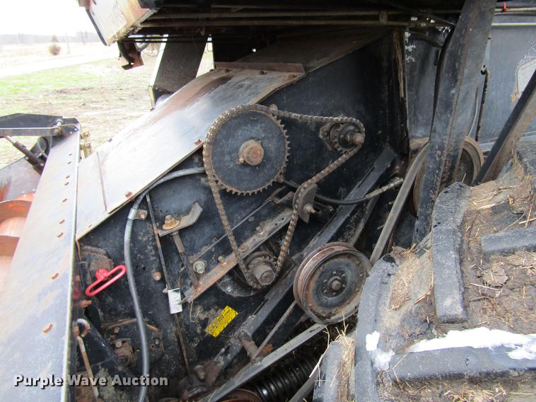image for item DD7423 Allis Chalmers Gleaner K combine