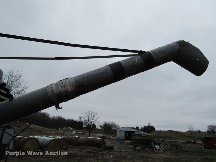 image for item DD7423 Allis Chalmers Gleaner K combine