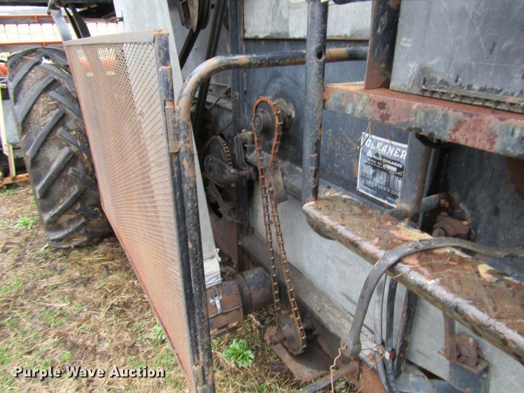 image for item DD7423 Allis Chalmers Gleaner K combine
