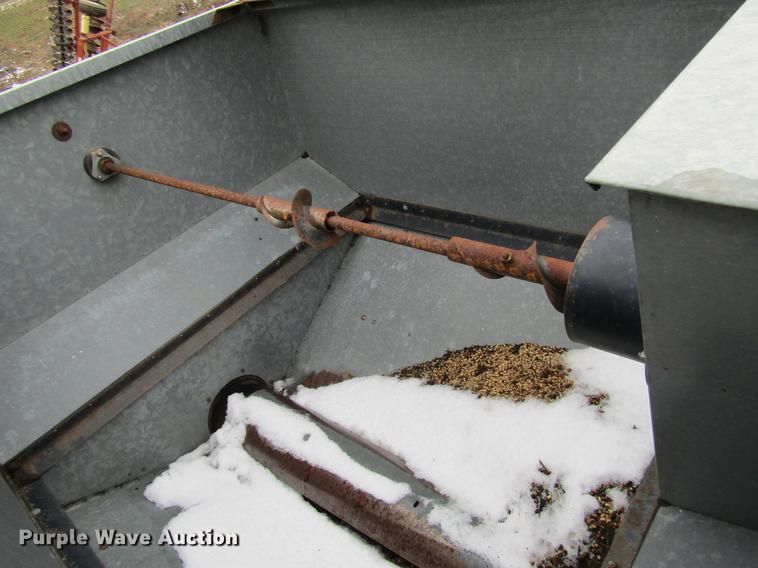 image for item DD7423 Allis Chalmers Gleaner K combine