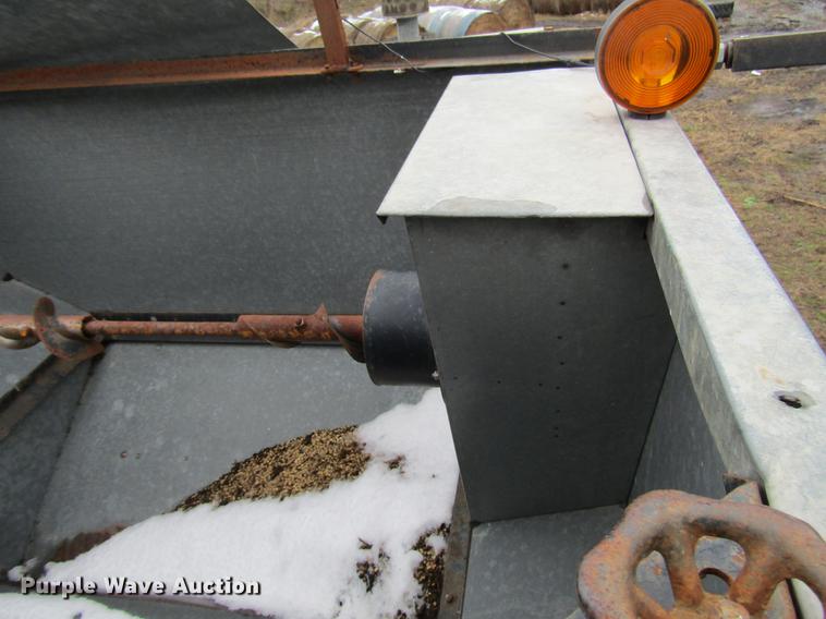 image for item DD7423 Allis Chalmers Gleaner K combine